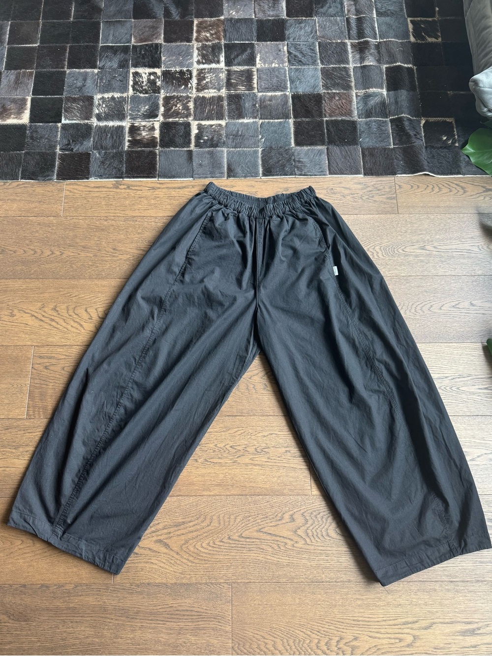 Le Bon Shoppe Parachute Pant (Black) - Picture 6 of 10